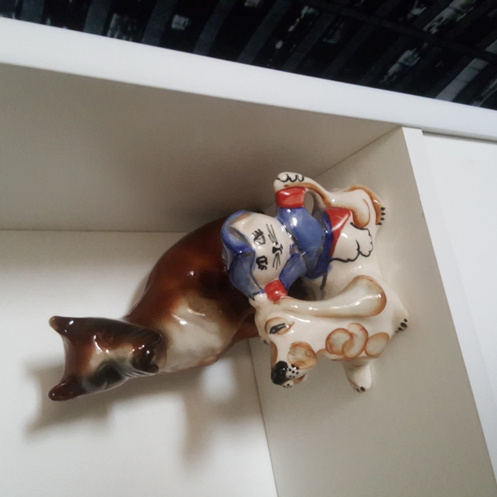 SOUVENIRS.